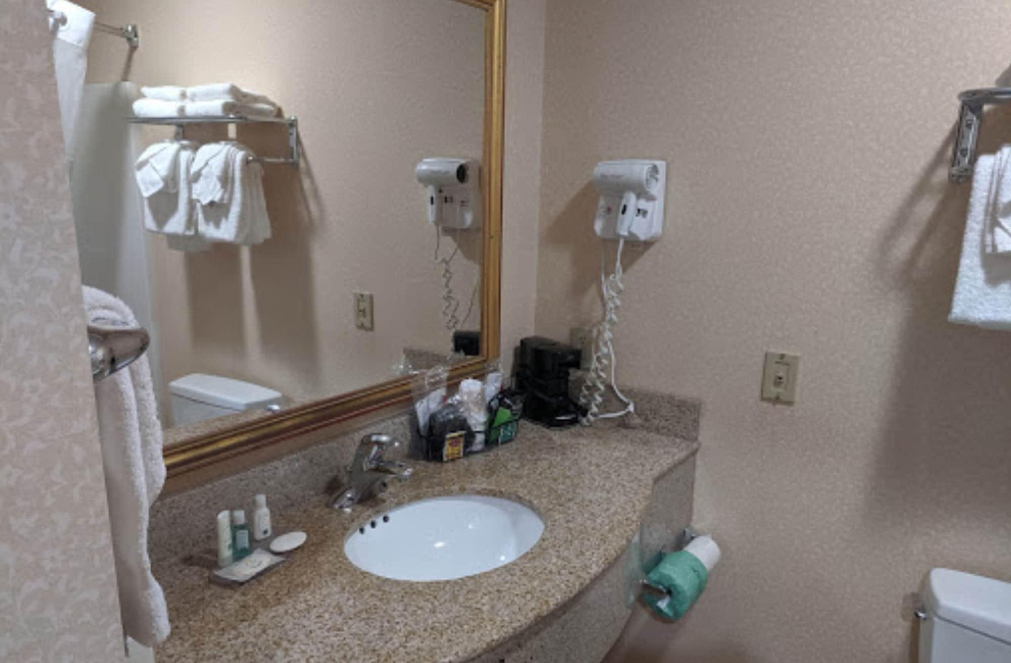 Econo Lodge Glens Falls - Lake George Exterior foto