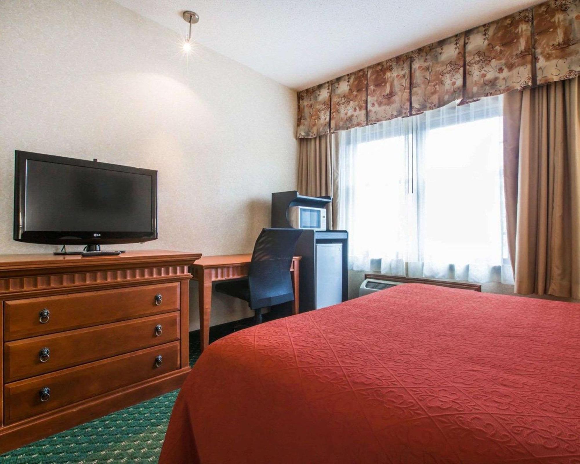 Econo Lodge Glens Falls - Lake George Exterior foto