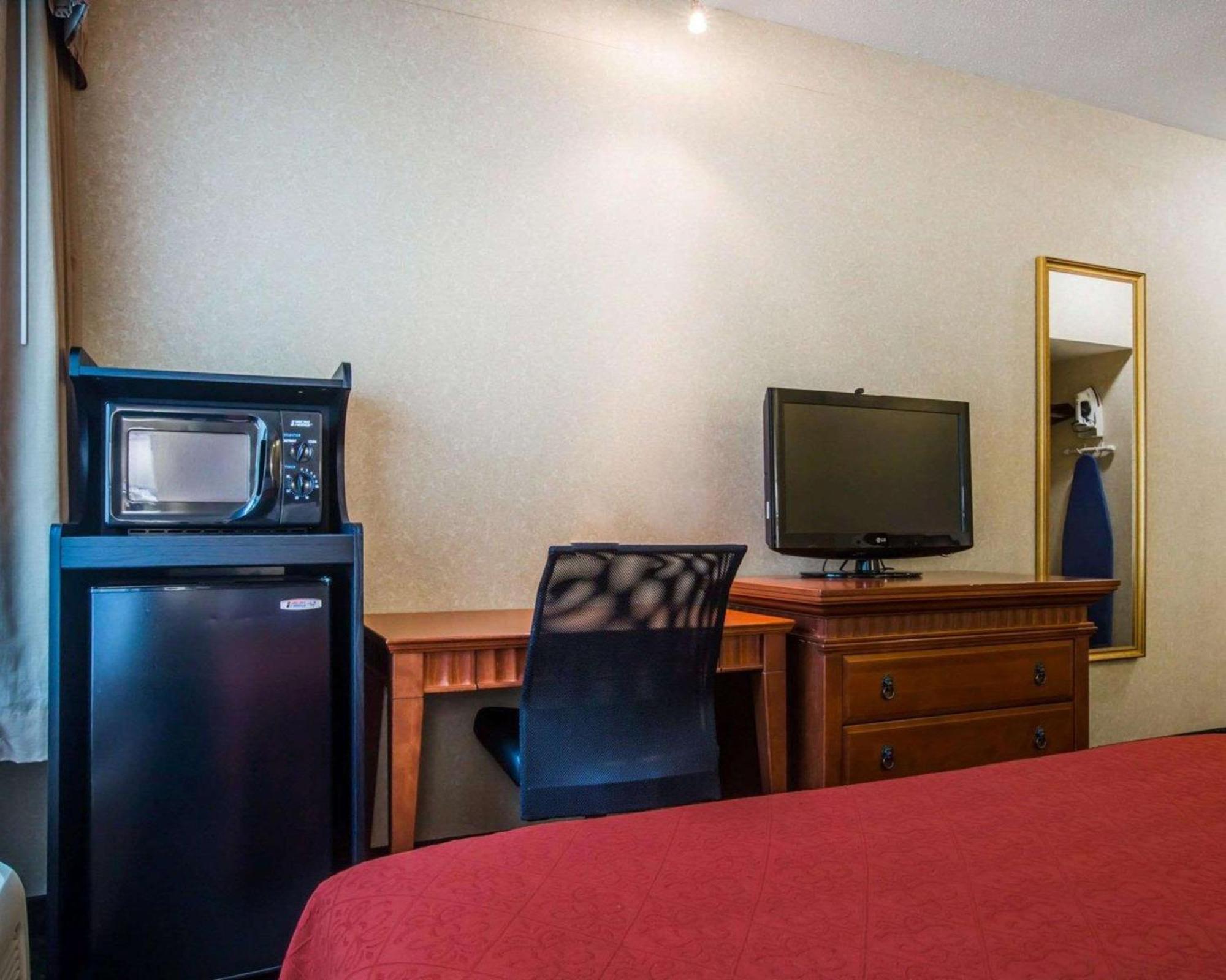 Econo Lodge Glens Falls - Lake George Exterior foto