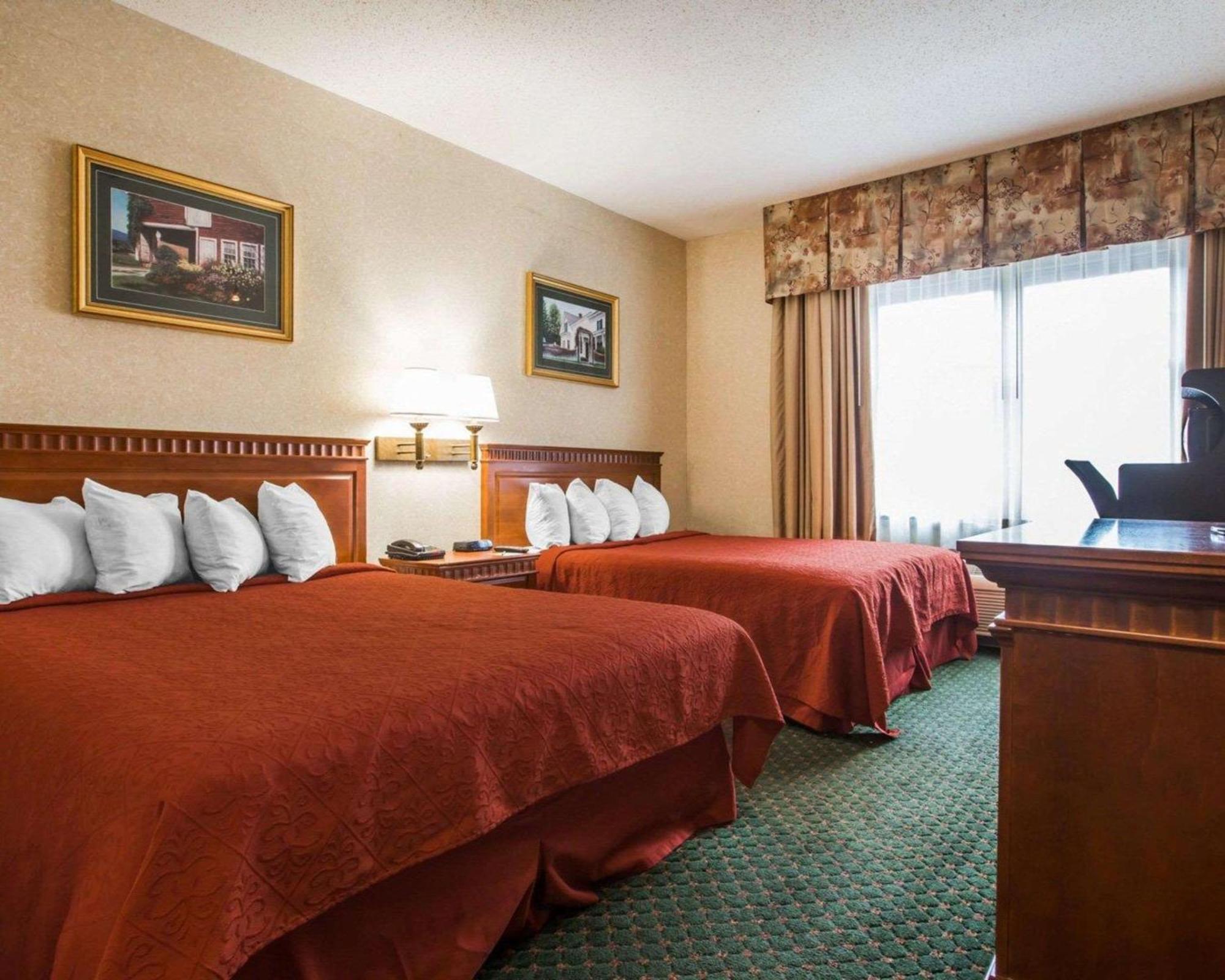 Econo Lodge Glens Falls - Lake George Exterior foto