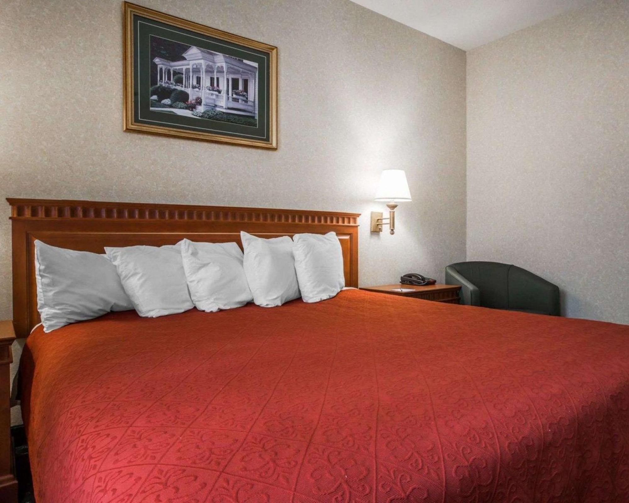 Econo Lodge Glens Falls - Lake George Exterior foto