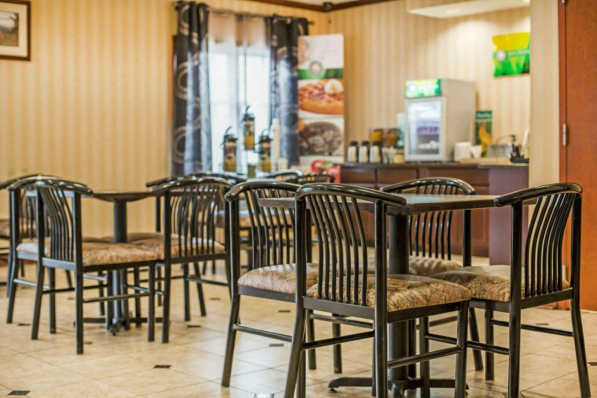 Econo Lodge Glens Falls - Lake George Exterior foto