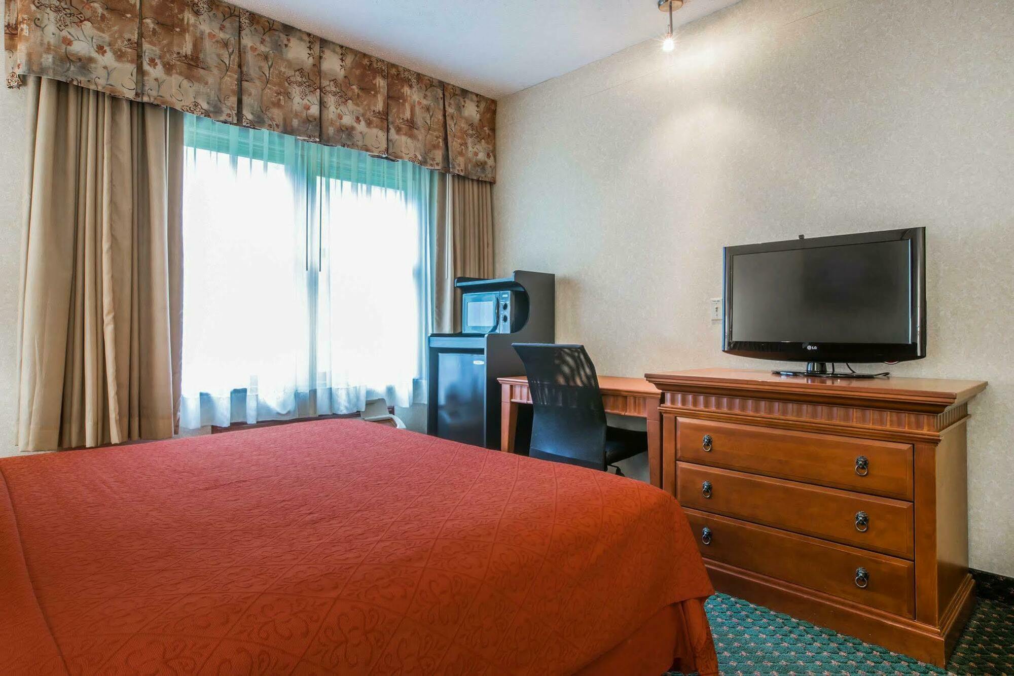 Econo Lodge Glens Falls - Lake George Exterior foto
