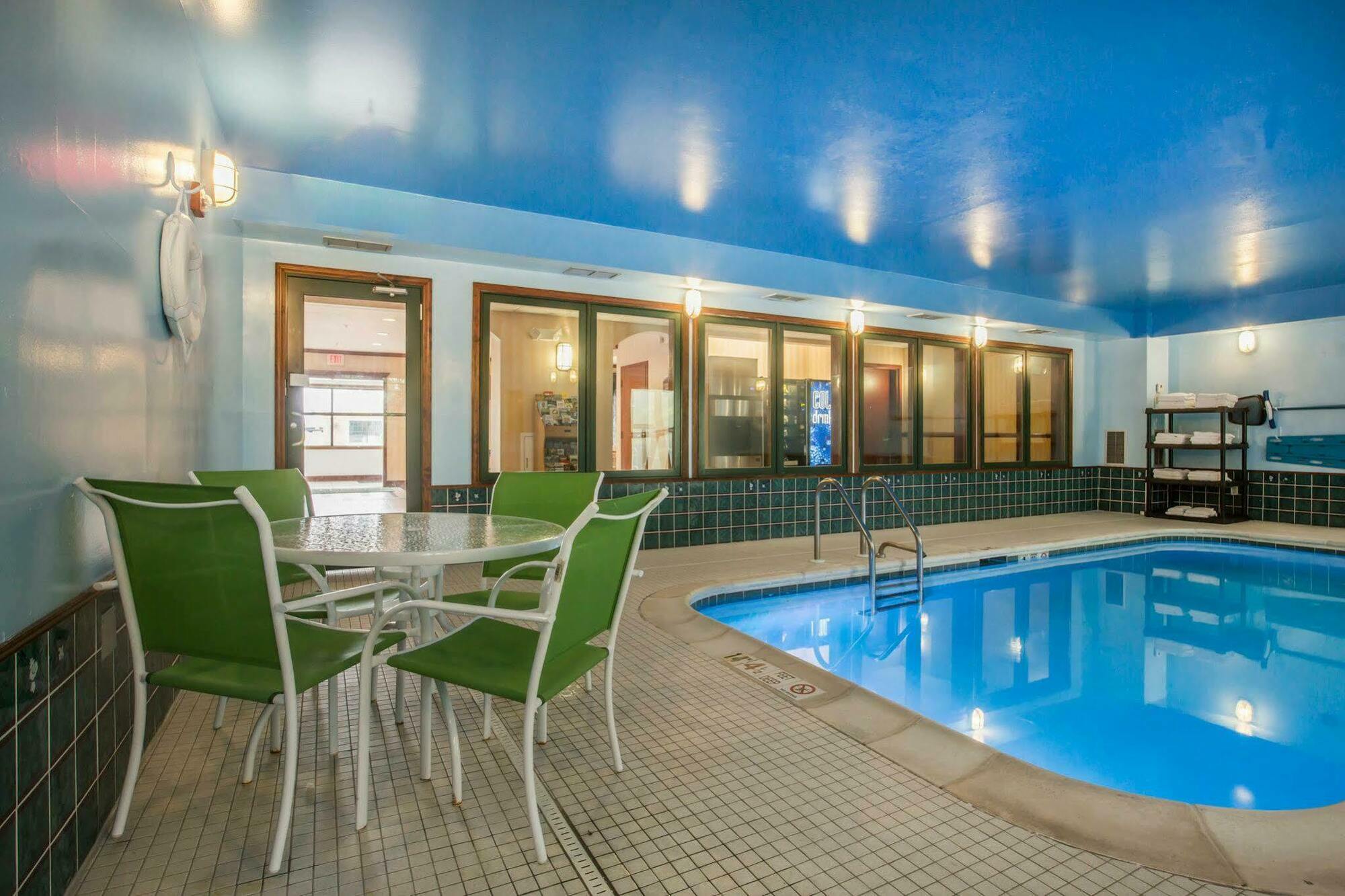 Econo Lodge Glens Falls - Lake George Exterior foto